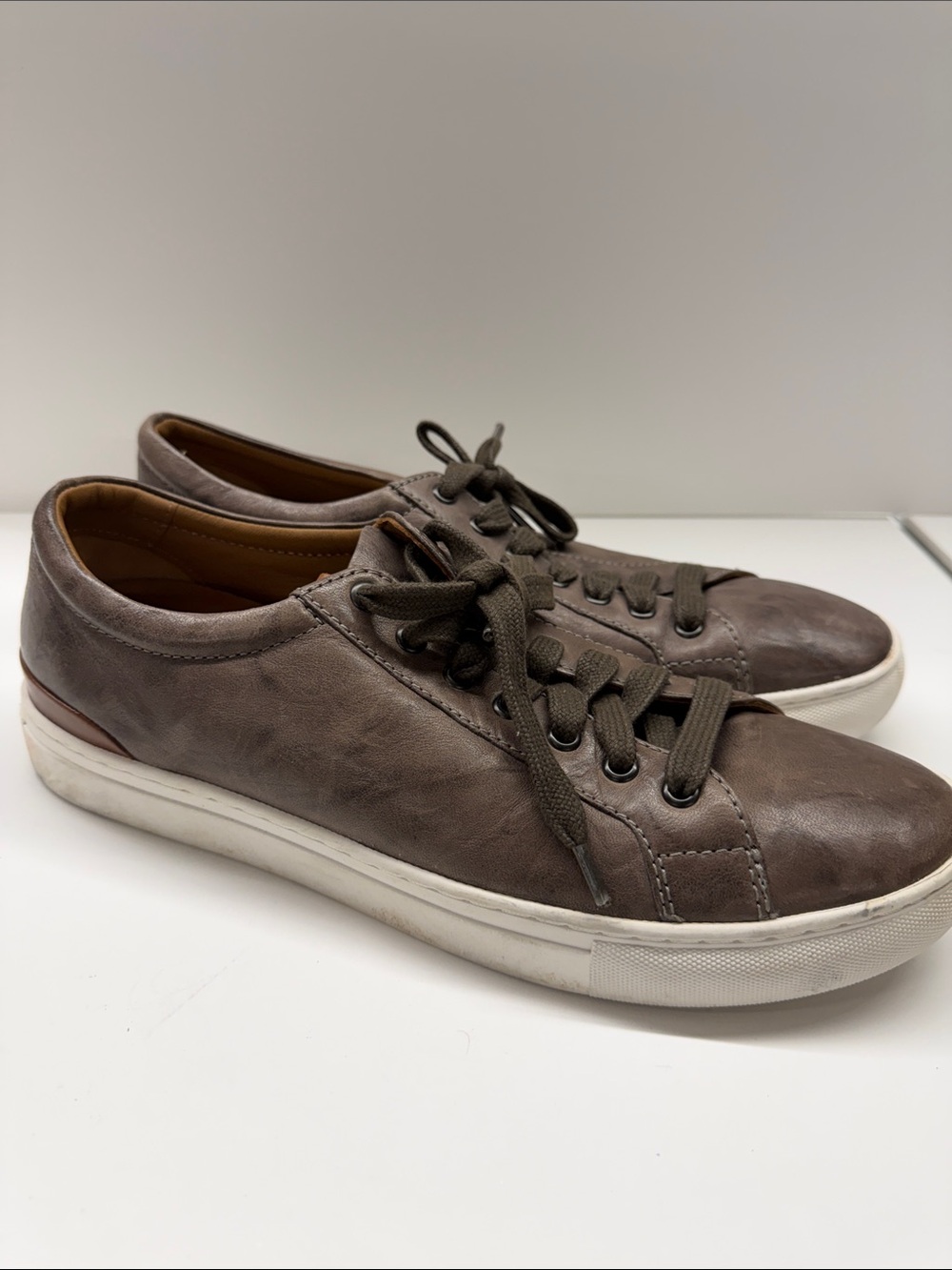 Used Johnson & Murphy Men's Casual Leather Sneakers Size 10.5